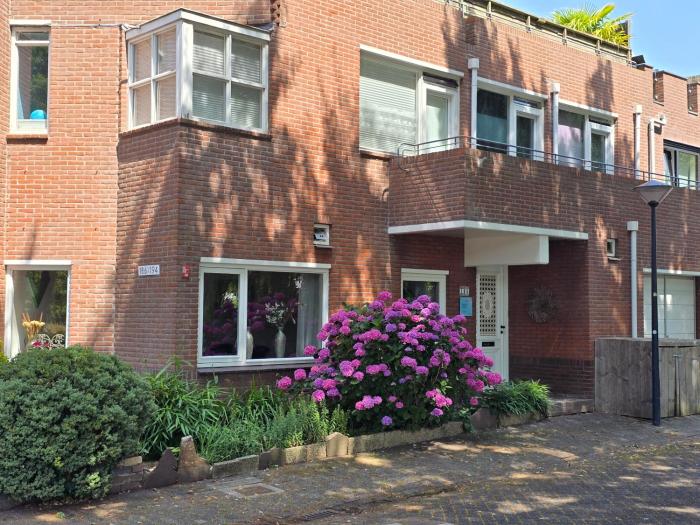 House close to beach and city