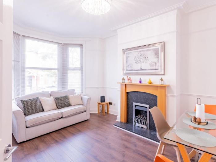 Pass the Keys Comfortable Flat with Patio Sleeps 4