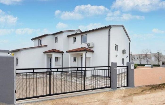 Apartman mirna lokacija s pogledom i parkingom