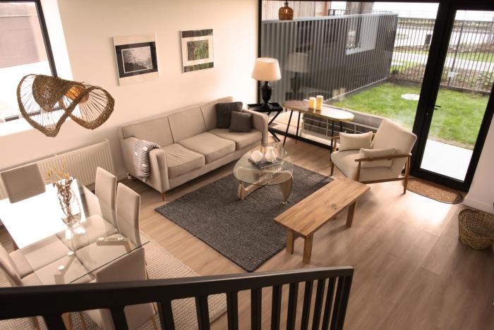 Puerto Varas frente al Lago Llanquihue "Aedes Salus"