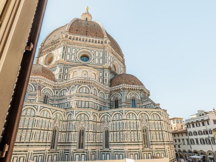 Four Seasons Duomos Love Nest