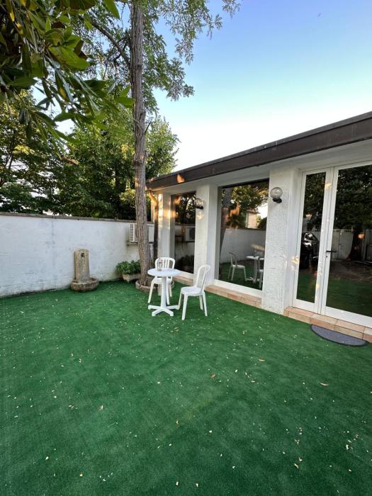 Casetta con giardino