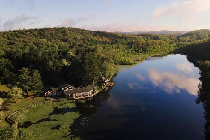 Private 37 Acre Lake Estate On 164 Acres - 11 Br