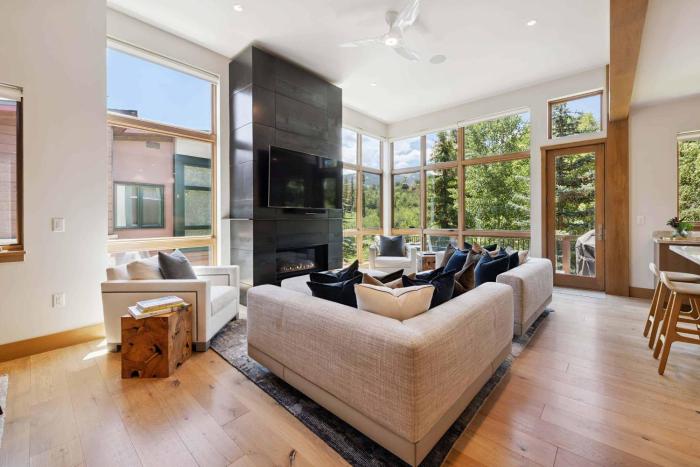 Riverfront Townhome 07 by East West Hospitality