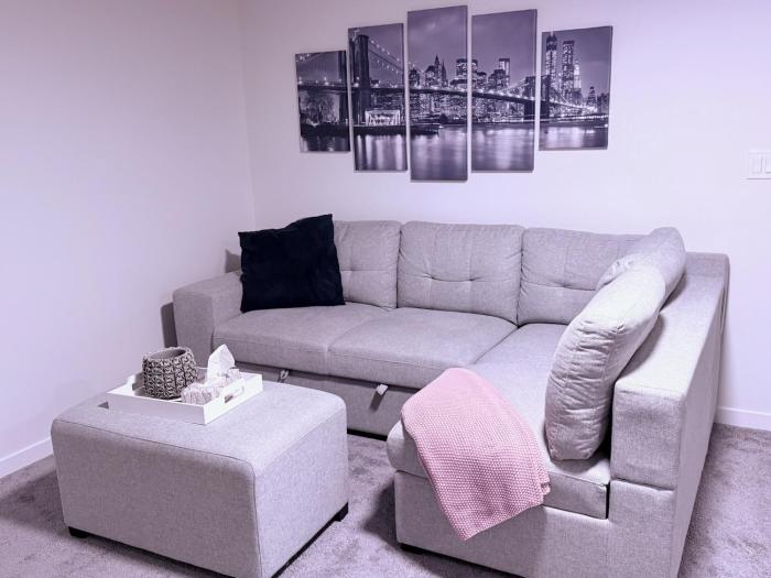 Modern BRAND NEW Guest Suite in Wolf Willow