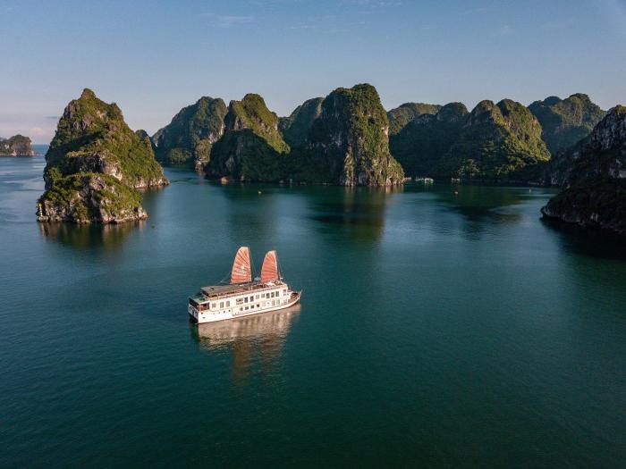 Heritage Line Violet Cruise - Halong Bay & Lan Ha Bay