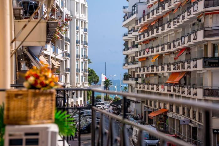 Luxe 1 minute a pied du Martinez plage shopping vu Mer
