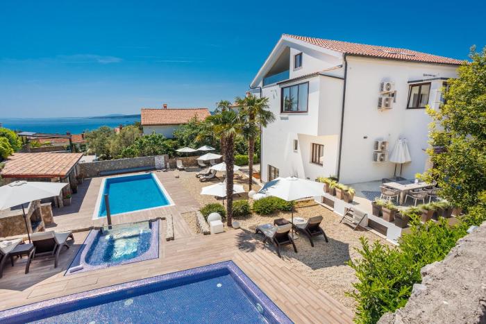 Villa Palma Krk Penthouse apartment with sea view and private jacuzzi