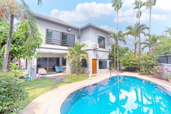 5 BR Villa w Pool - Old City 7 Min Walk - Family Friendly - Ping-Pong Table