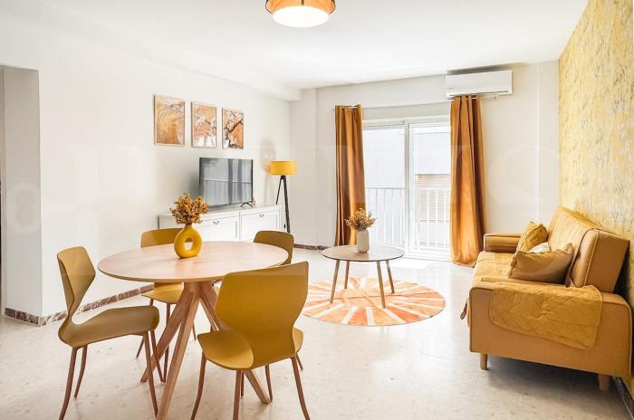 Historic Center Apartment with Balcony REMS