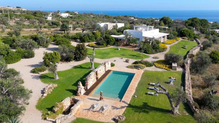 KYVOS 10, Emma Villas