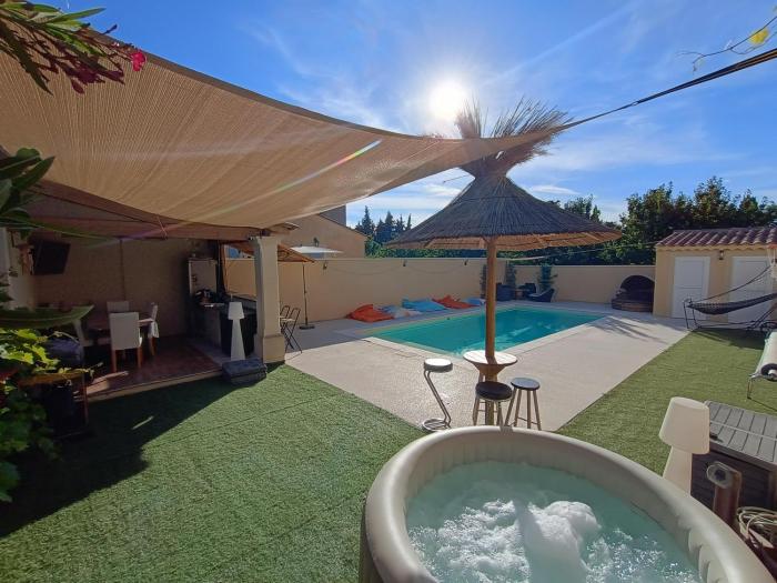 Maison villa avec piscine et spa, 8 à 10 personnes