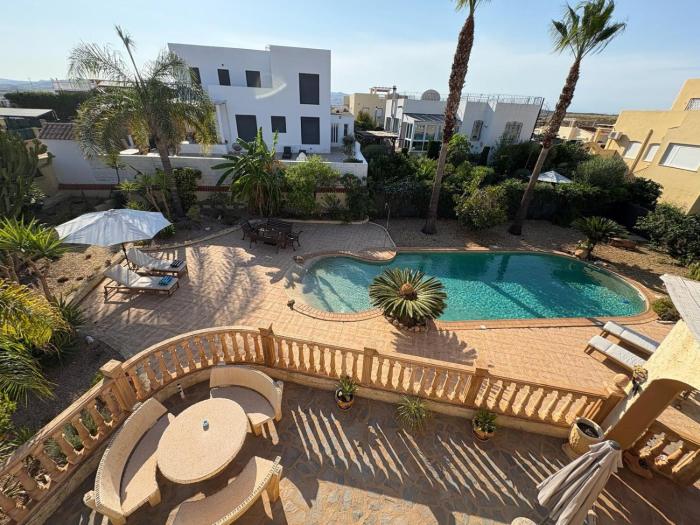 Turre Villa - 3 bedroom - sleeps 8 - R130