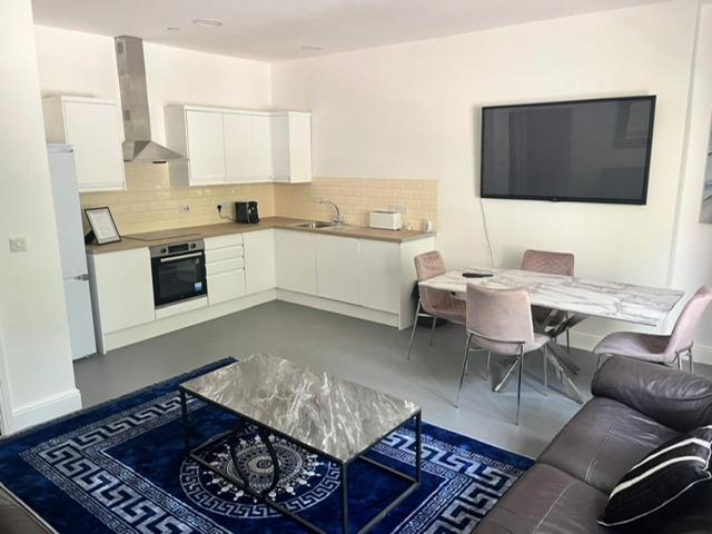 3 Bedroom Cardiff Bay Apartment