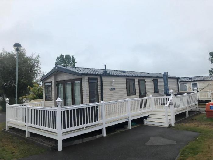 Stunning 6 Berth Caravan For Hire At Norfolks Seashore Haven Park Ref 22005Ev