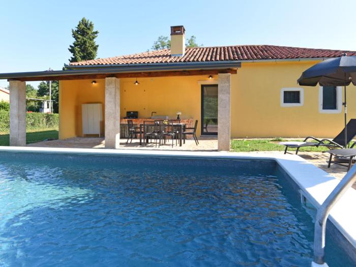 Holiday Home Nina by Interhome