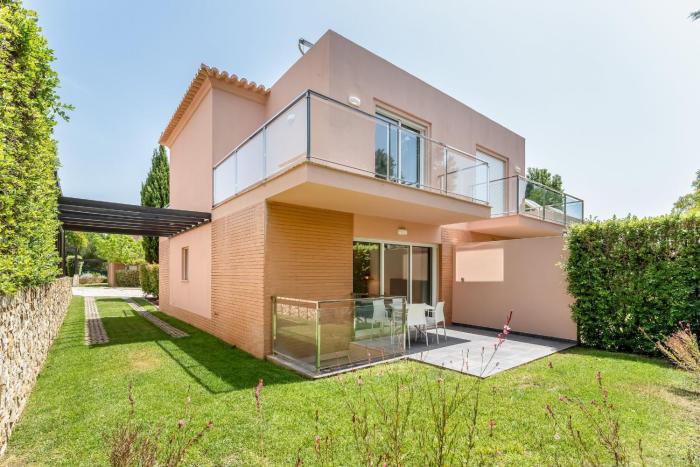 Modern Carvoeiro House by LovelyStay