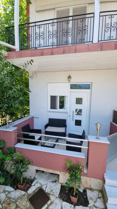 Tranquil new apartment in inland Lefkada