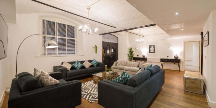 Liverpool Gem, Spacious 2BR Apt, Sleeps 8