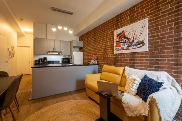 Sleek 2BR in Heart of Downtown Montreal
