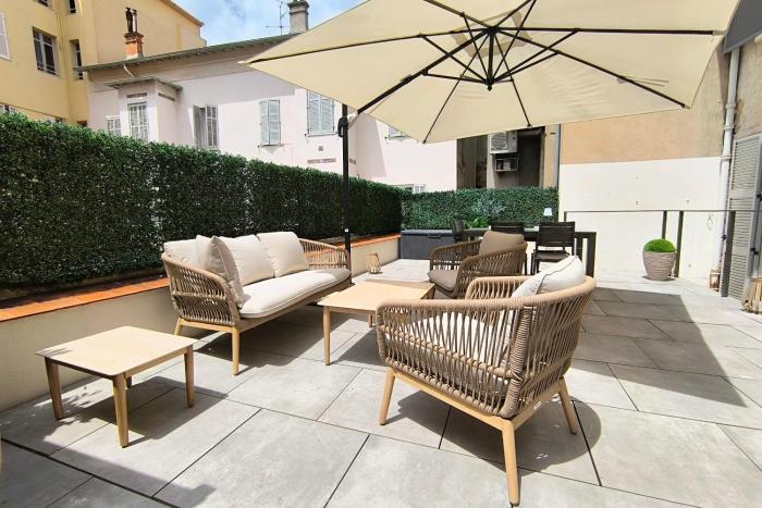 508 Cannes Spacious 4 Bedroom Apartment with Sunny Terrace