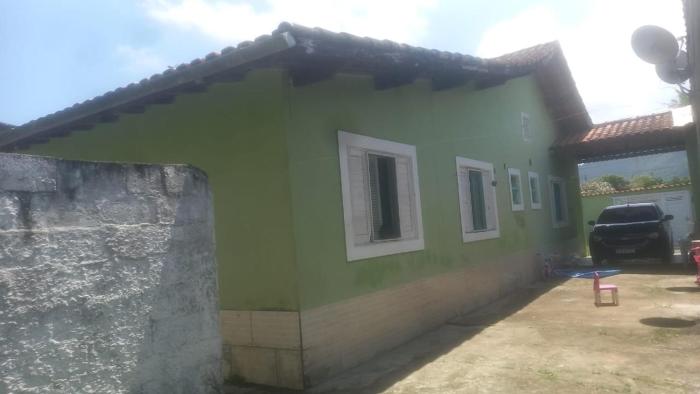 Casa enorme 2 minutos d da praia itanhaem