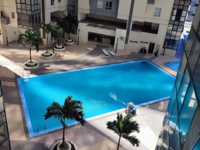 L1 Twin Bed Staycation in Bonifacio Global City