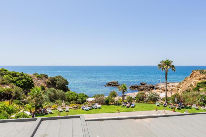 Beachfront apartment Praia dos Aveiros