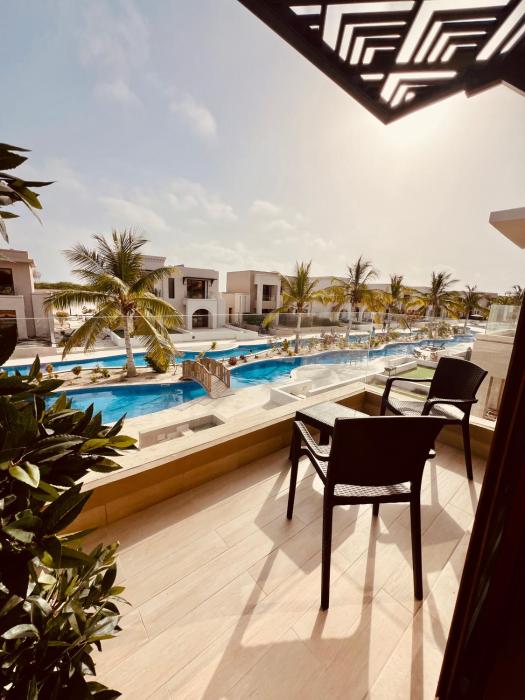 Dream Apartment - Near Beach with Pool View & WiFi