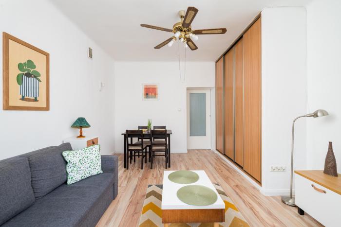 Metro Młynów Comfort Apartment by Bookinghost