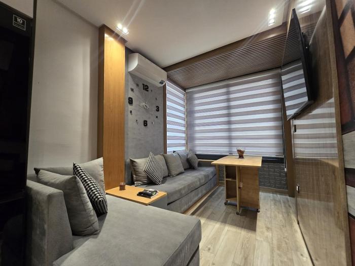 Well equipped contemporary studio