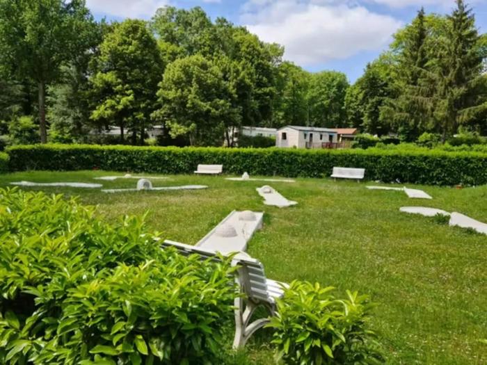 Bungalow confortable à Saint-Chéron avec piscine
