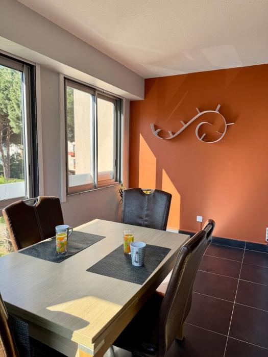 Coté quai du Cap dagde - Parking - Histoire de clés