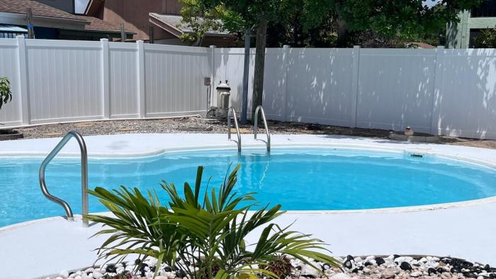 Two Story Pool home - walk to beach