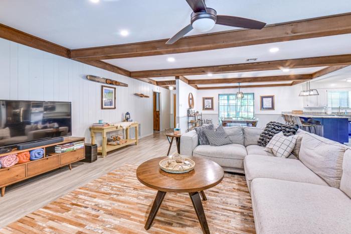 Home with Lake Texoma View, Game Room and Bar