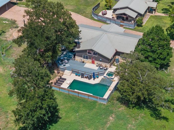 3BR Oasis-Pool-Pickleball-Dog Friendly