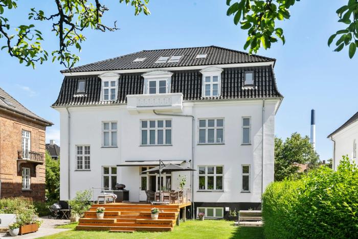 Exclusive apartment with private terrace