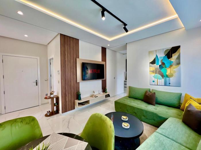 Coastal Emerald Stay - 2 BR with Balcony