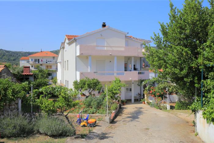 Apartments by the sea Vinisce, Trogir - 24197