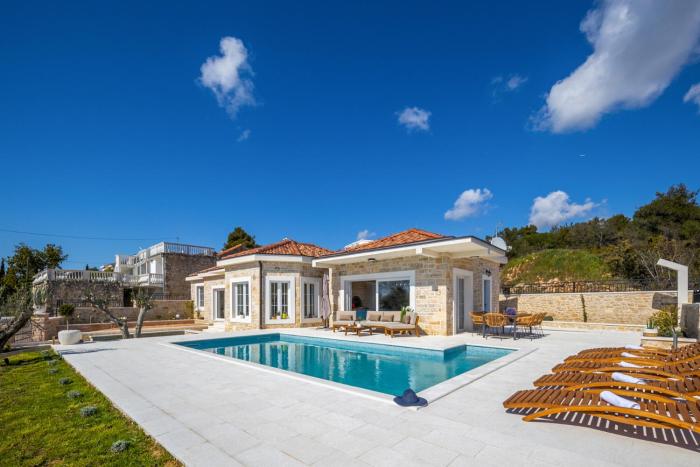 Villa Katarina with pool