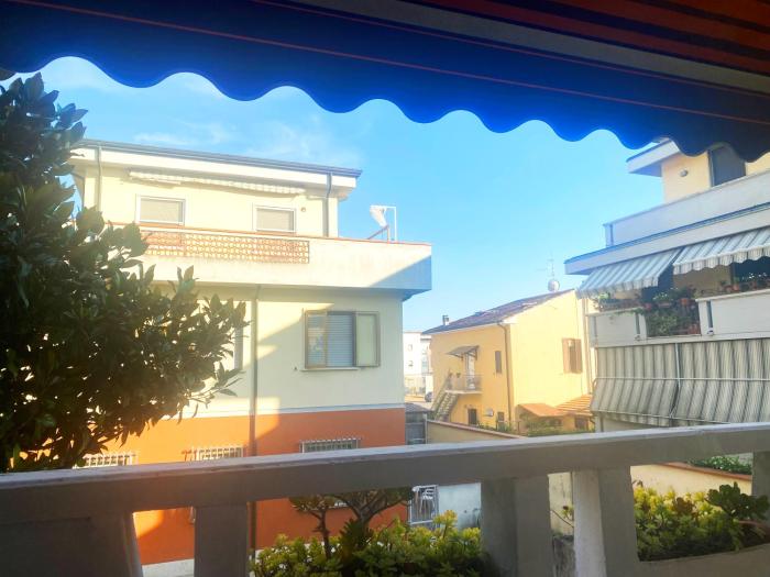 Viareggio Seaside Apartment Private Parking and Air Con