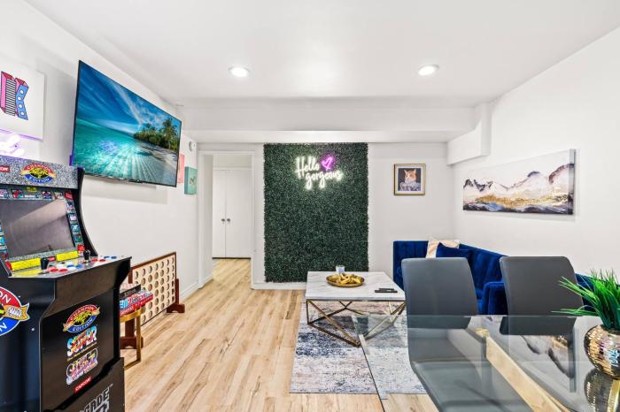 1 Block to Beach Heaven Chic 2BD