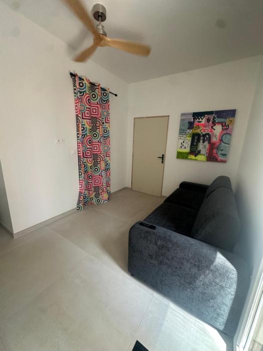 Studio indépendant avec parking