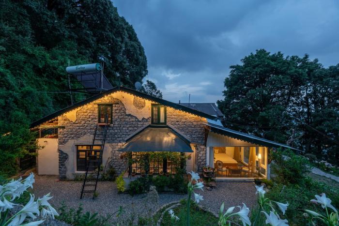 Colonial House With a Garden l Mystic Abode