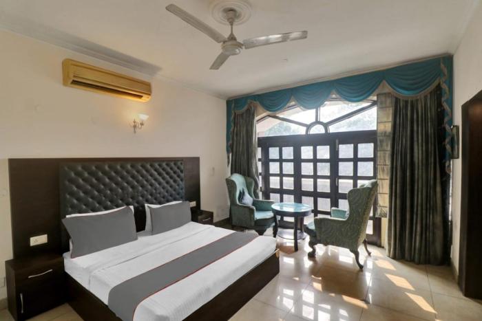 Hotel Lloyd Near Kalkaji Temple