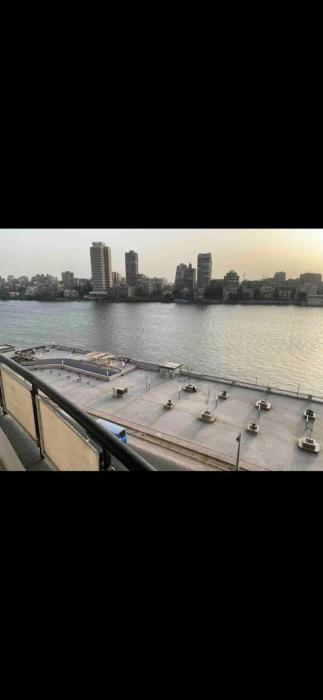 كورنيش النيل امام ممشى مصر مباشرا وبجانب فندق الفورمنت