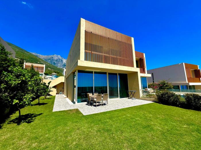 Queens luxury Vila 127 B