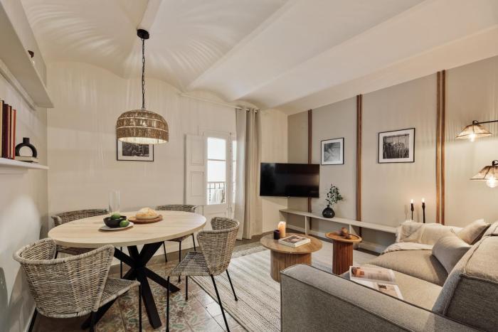 Poblet - 2 bedrooms and balcony in Poblenou