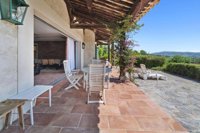 Villa OSCAR sea view and large peaceful garden