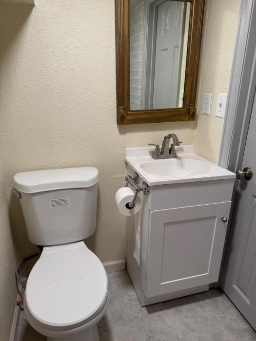 Downtown, 5-bed, 3-bath, 3-level